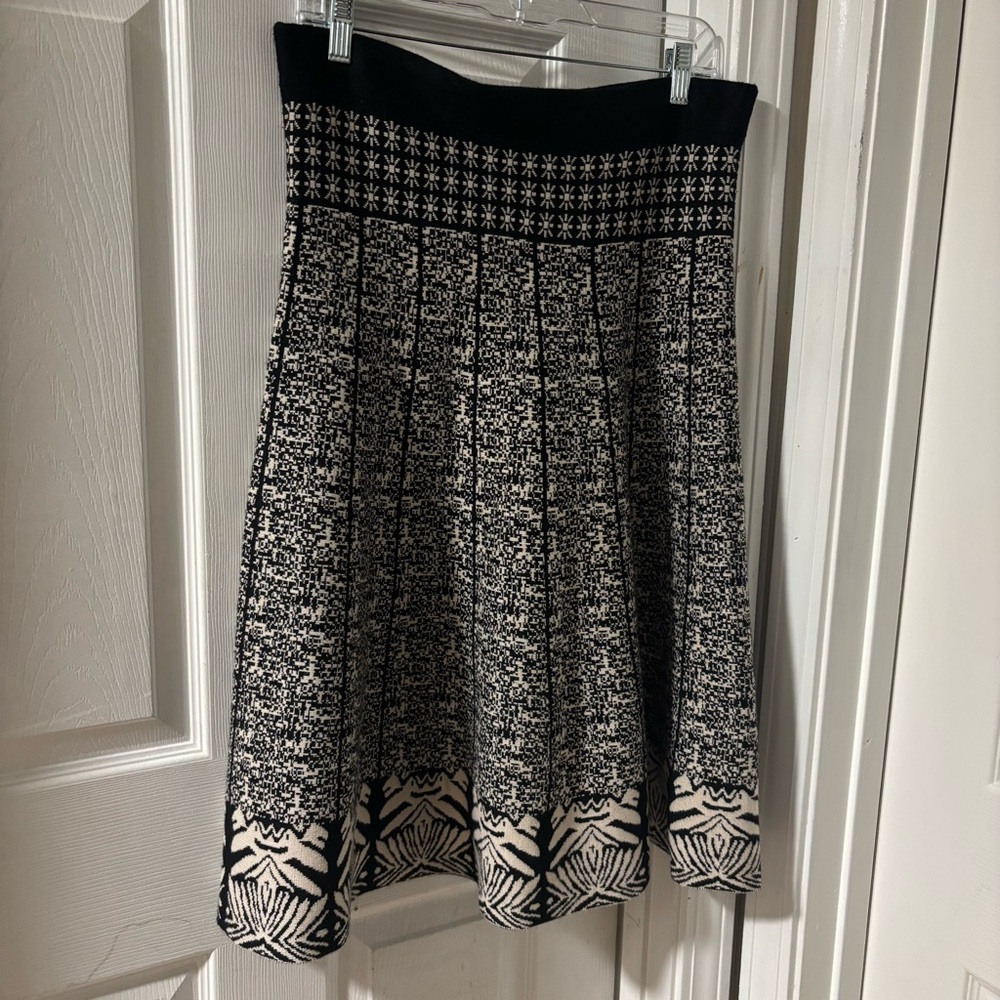 Black and Cream Patterned A-Line Knit Skirt